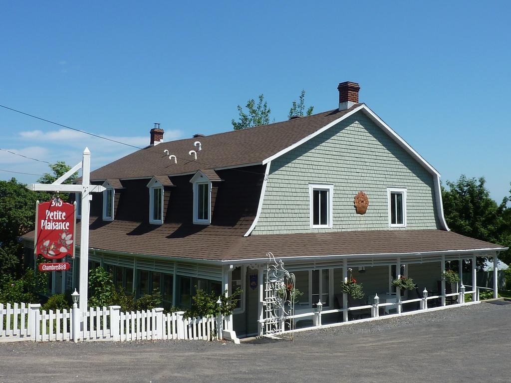 لا مالباي Auberge Petite Plaisance المظهر الخارجي الصورة