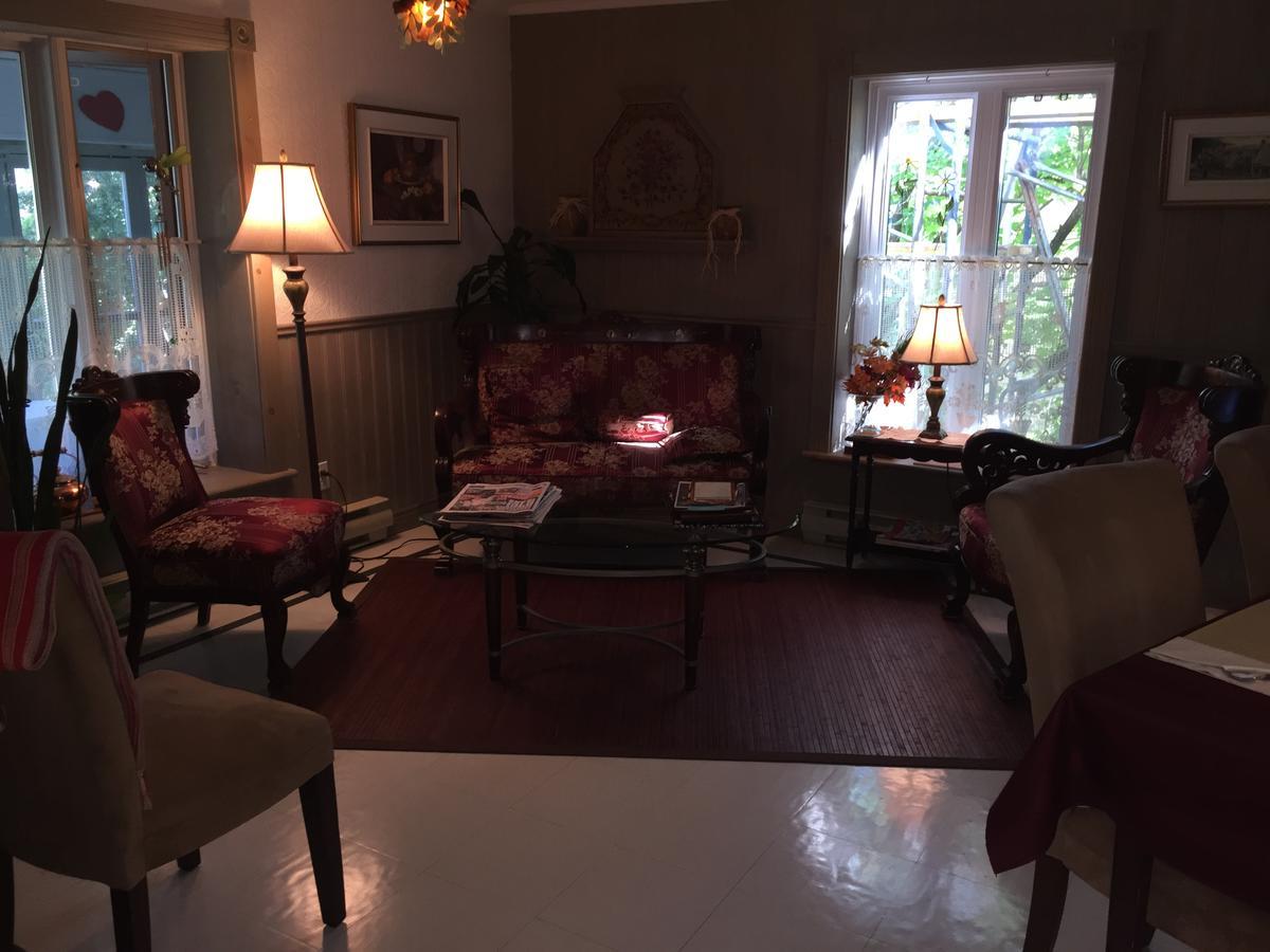 لا مالباي Auberge Petite Plaisance المظهر الخارجي الصورة