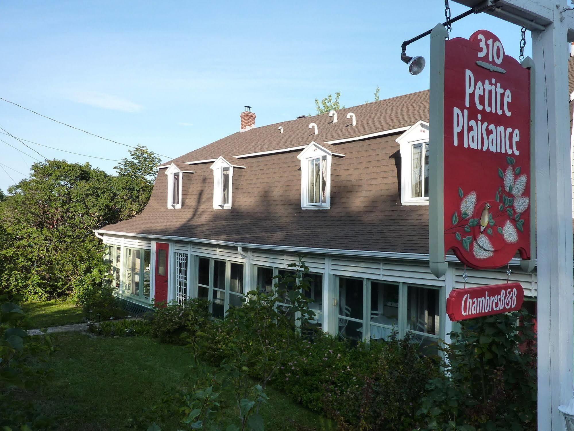 لا مالباي Auberge Petite Plaisance المظهر الخارجي الصورة