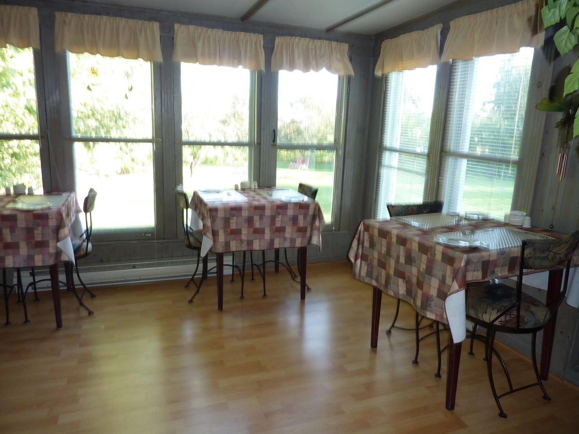 لا مالباي Auberge Petite Plaisance المظهر الخارجي الصورة