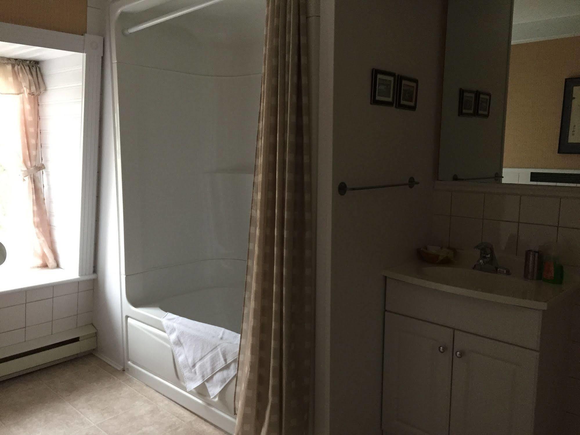 لا مالباي Auberge Petite Plaisance المظهر الخارجي الصورة