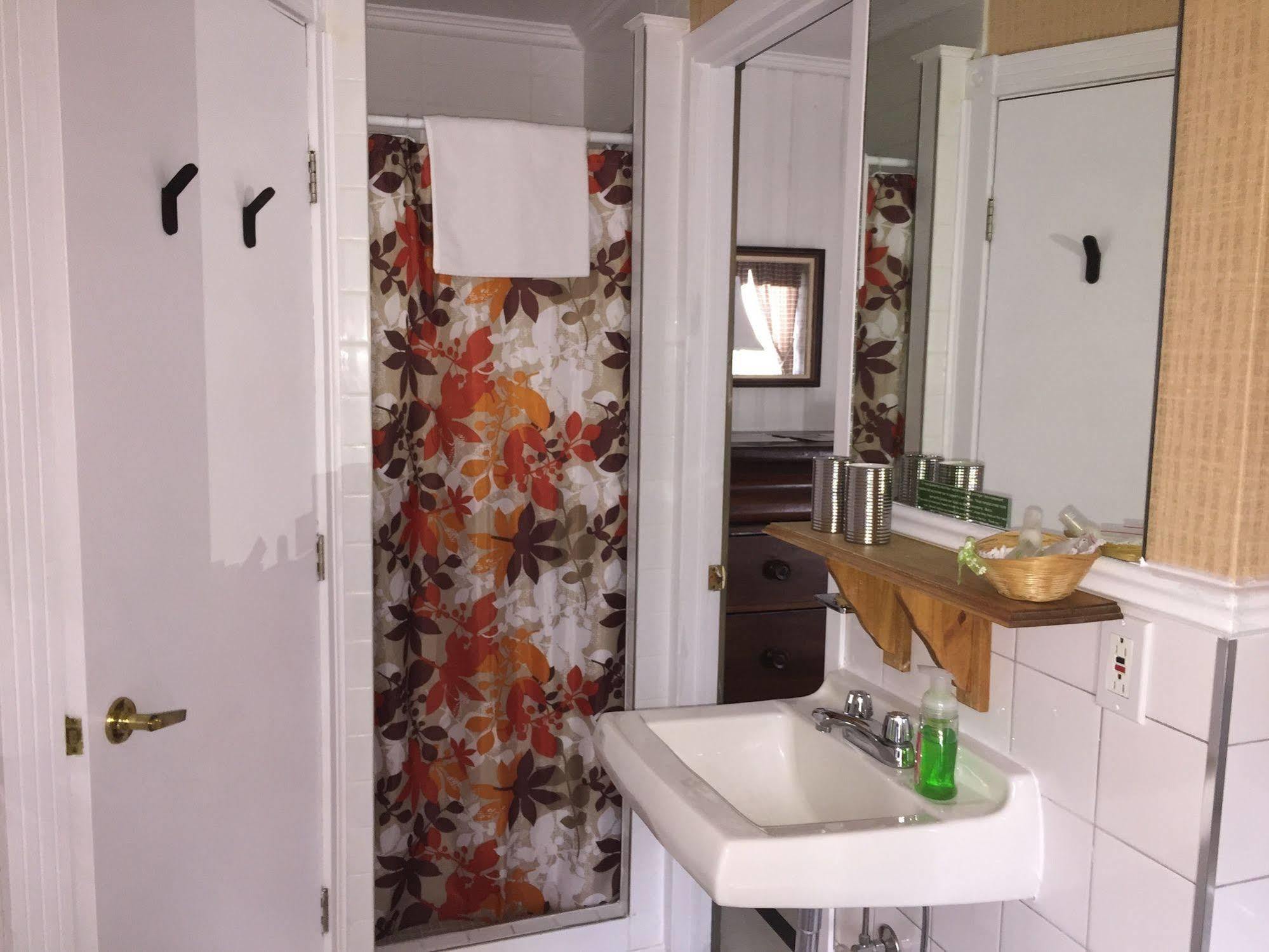 لا مالباي Auberge Petite Plaisance المظهر الخارجي الصورة