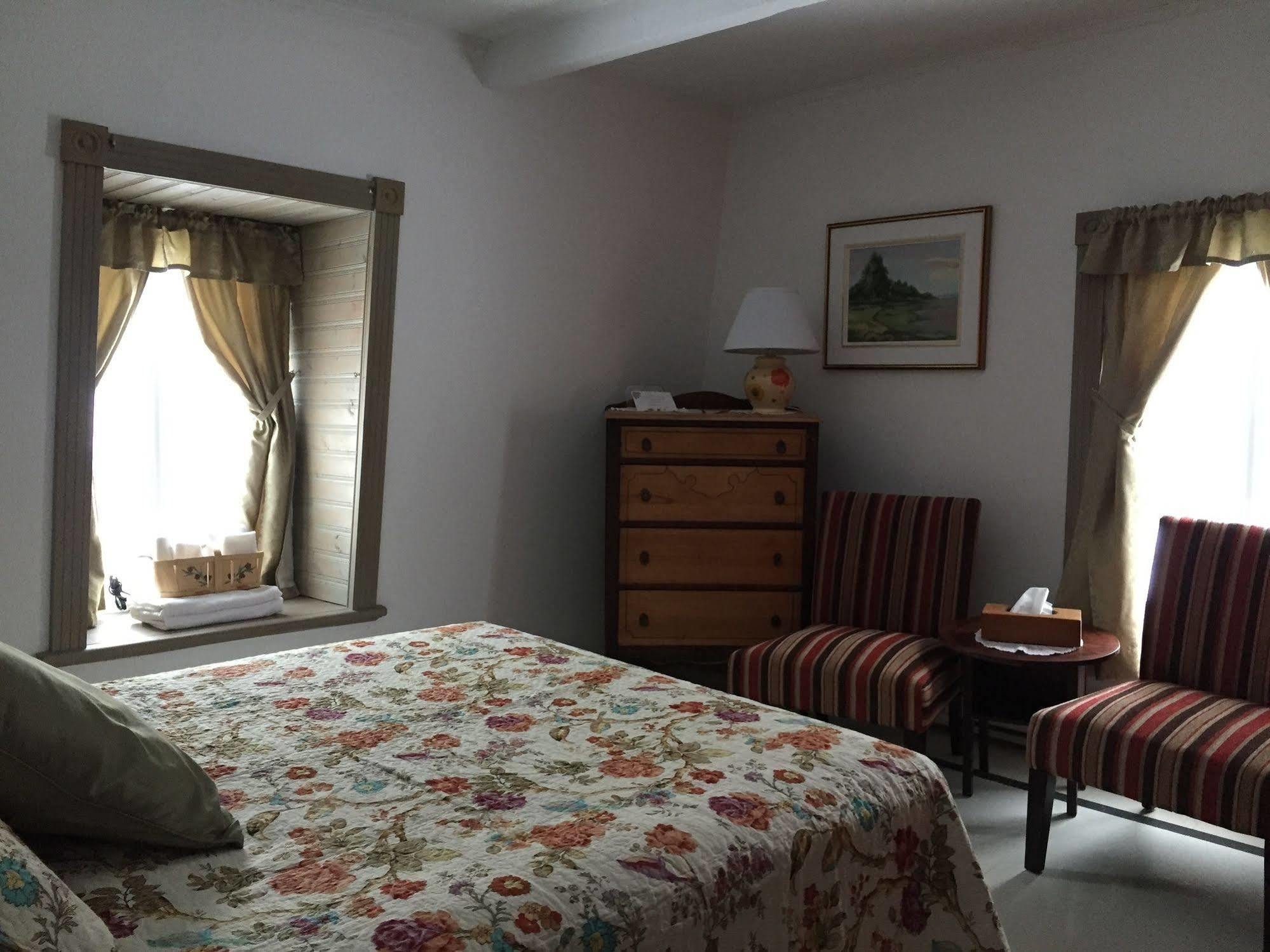 لا مالباي Auberge Petite Plaisance المظهر الخارجي الصورة