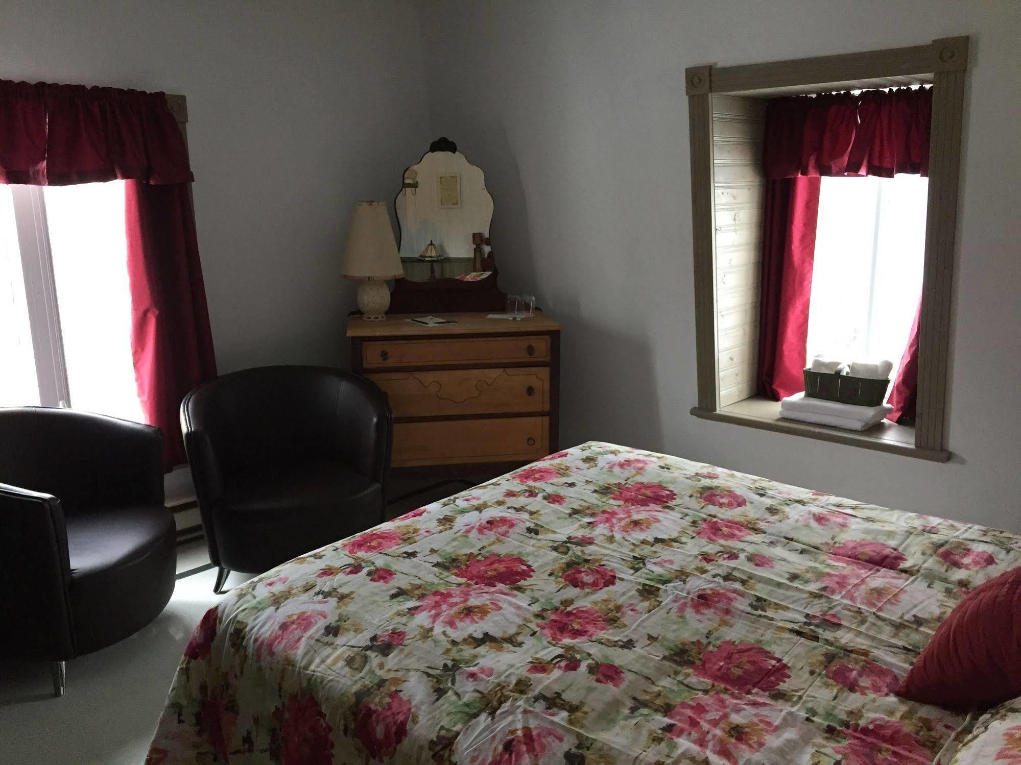لا مالباي Auberge Petite Plaisance المظهر الخارجي الصورة