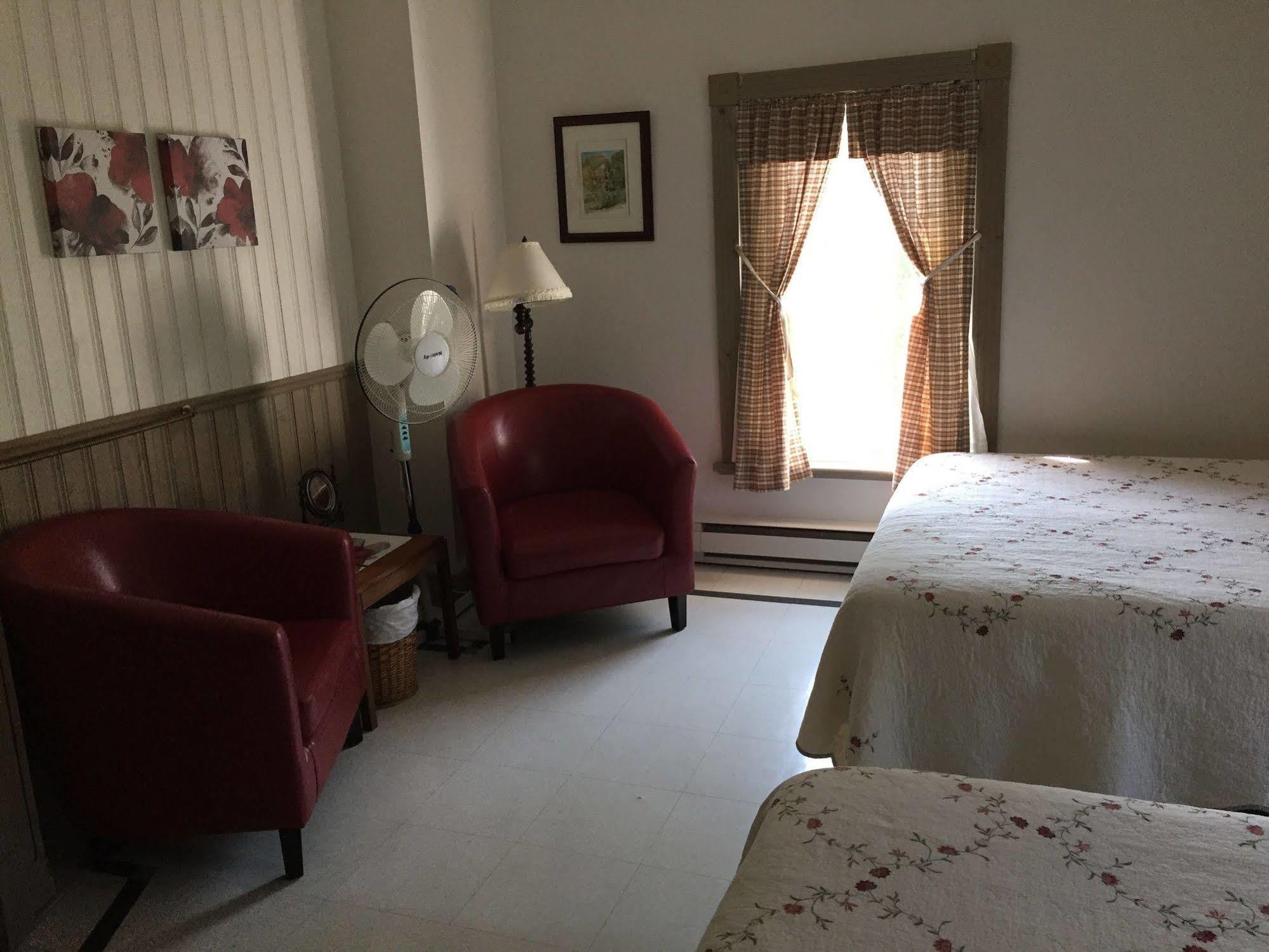 لا مالباي Auberge Petite Plaisance المظهر الخارجي الصورة