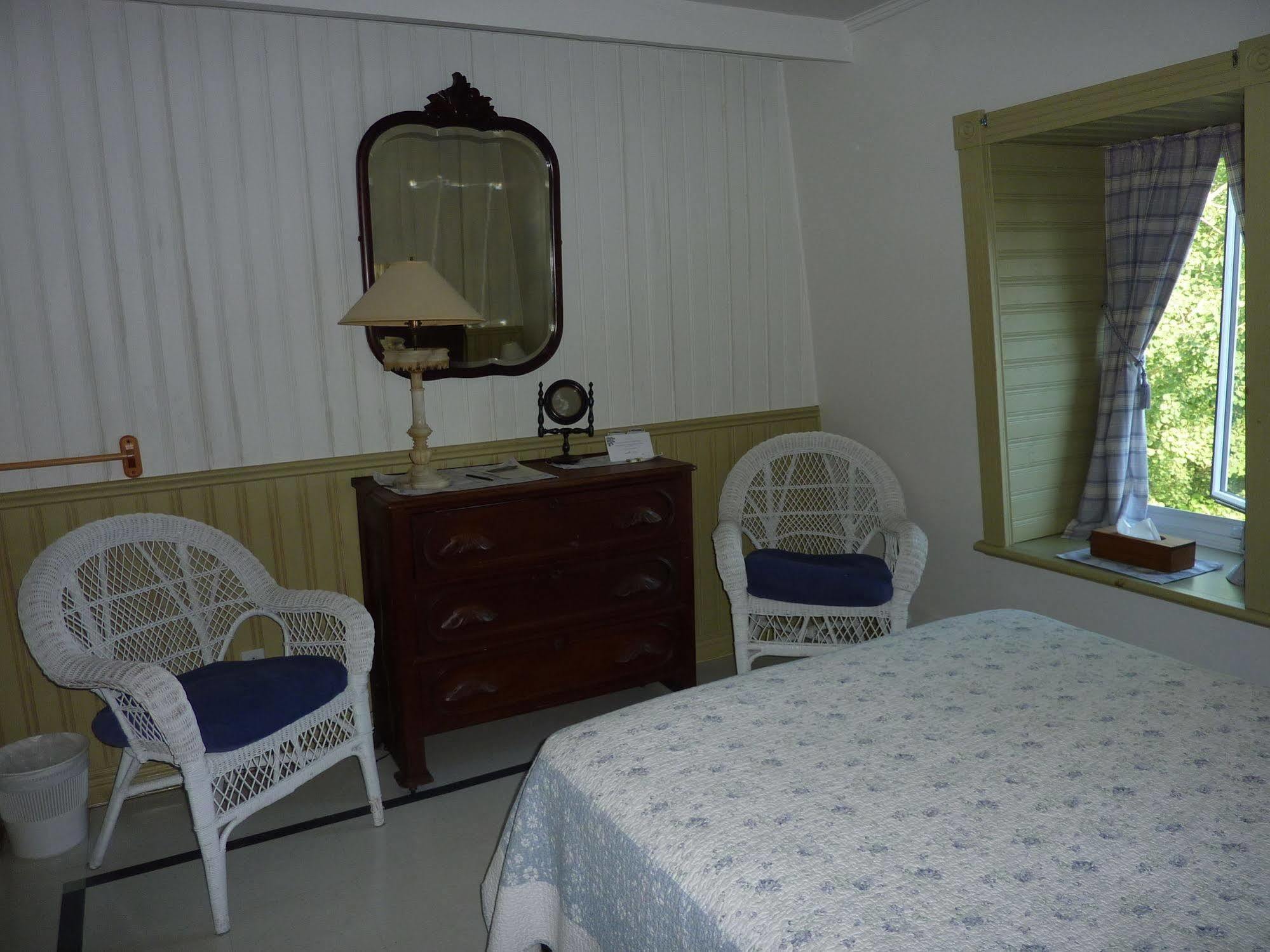 لا مالباي Auberge Petite Plaisance المظهر الخارجي الصورة