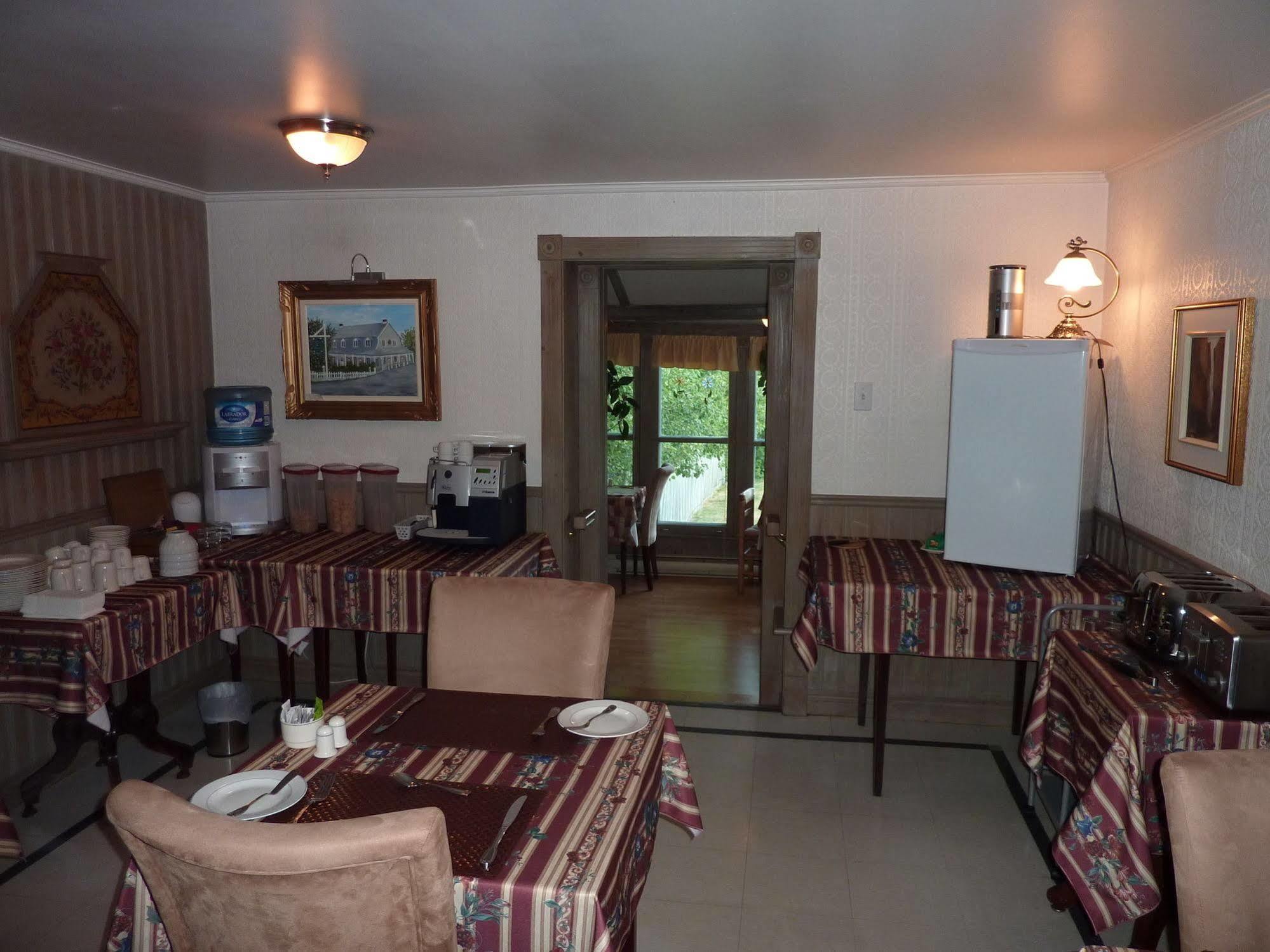لا مالباي Auberge Petite Plaisance المظهر الخارجي الصورة