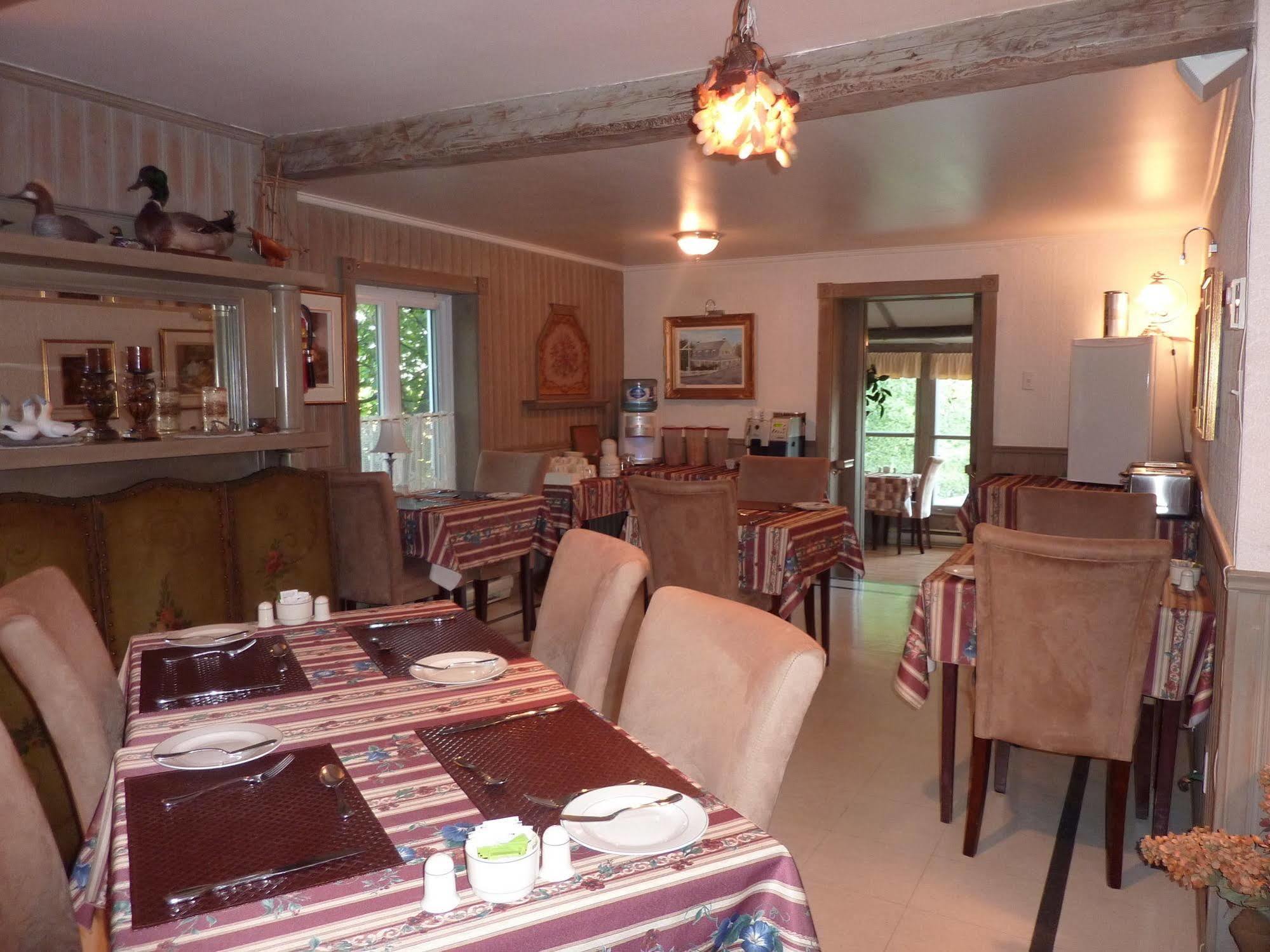 لا مالباي Auberge Petite Plaisance المظهر الخارجي الصورة